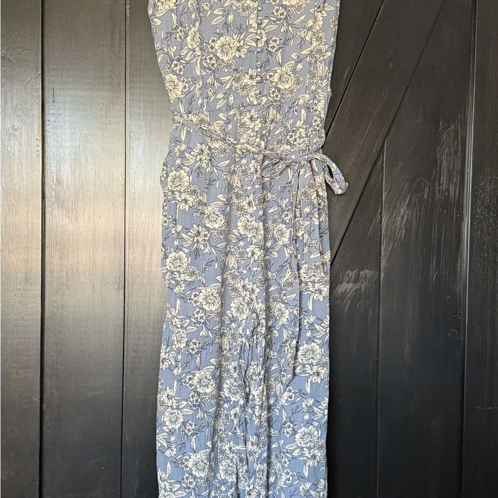 American Eagle Outfitters Blue and White Floral Romper